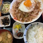 居酒屋夜食亭 - 焼きそばランチ1050円税込→焼きそばボリュームあります!!