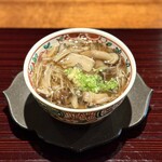 東山 吉寿 - ◯ 東寺蒸し
      ・京湯葉、4種のキノコ餡掛け(舞茸、シメジ、エノキ、エリンギ)、島根県 邑南町産 土付き生姜、三つ葉の根