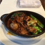 ビストロ ア ラ ドゥマンド - ランチコース：2,000-　生ベーコンを巻いた特製ハンバーグステーキきのこデミグラスソース