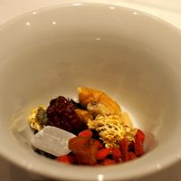 四川豆花飯荘 東京店 - 八宝茶(ジャスミン・紅なつめ・百合根・龍眼・菊花・クコ・クルミ・氷砂糖)