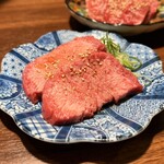 炭火焼肉しんちゃん 高槻店 - 