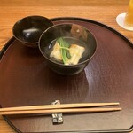 日本料理 太月 - 穴子白焼き鰹節お出汁(削りたて鰹節で出汁・胡麻豆腐)