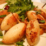 プロシュートとハーブを詰めたカラマリのロースト