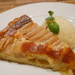 CICADA - 洋梨のタルト・アイス添え