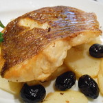 真鯛のポワレとじゃがいもとオリーブ