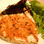 CICADA - メカジキのグリル、松の実とカランツの香草焼き