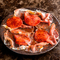 生ハム スペイン産ハモンセラーノ イベリコサラミ(2P〜) 780円 (858円）