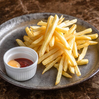 フライドポテト680円(748円）