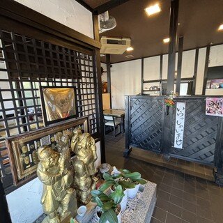 地元で長年愛されるうどん屋で、心をこめたおもてなしを