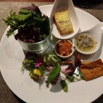 ビストロ やまくろ - シラスのアヒージョ旨し!!