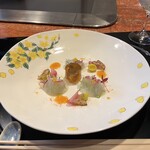 八王子うかい亭 - ◯紅葉鯛のマリネ
      …紅葉代とは、秋に旬を迎える真鯛のこと。
      身が引き締まって脂が乗った鯛のお刺身を
      赤柚子のソース、しめじのジュレでいただきます♪(๑ᴖ◡ᴖ๑)♪