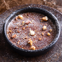 ジャンドゥーヤと洋梨のカタラーナ780円（858円）