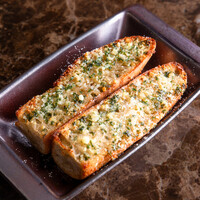 ガーリックトースト(2P)480円(528円)