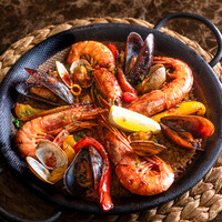 シーフードパエリア　レギュラーサイズ2680円(2948円)　ラージサイズ3980円（4378円）