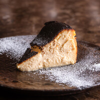 チーズケーキ バスク風 780円(858円)