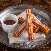 シナモンチュロス　キャラメルソース 780円(858円)