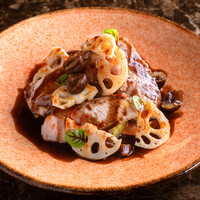 米沢豚の炭火焼き さつまいもグラタンと 栗とポートワインのソース　2180円（2398円）