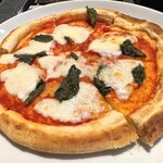 Jazz Dining B-flat - ピザ・マルゲリータ：1,200円