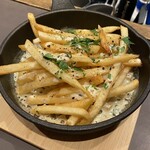 NY BISTRO by NO CODE - トリュフフレンチフライのグラタン