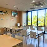 みやじマリンキッチン - 広々とした店内