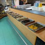 金壺食堂 - カウンターには台湾精進料理がたくさん