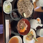 玄林館  別府湾サービスエリア 上り線 - 蕎麦と牛飯のセット定食