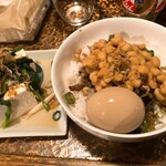 タイニーカフェ - 納豆丼　煮卵付き