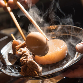当店自慢の温かい出汁が染み込んだ名物おでんは言うことなし！
