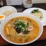 ファンサパロット - トムヤンクンラーメン、焼き飯セット（890円）