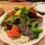 シェ クープル - サラダは盛りだくさん