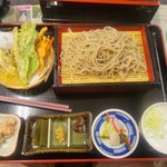 本坊 - 料理写真:門前そば・野菜天ぷら付き(税込1,500円)