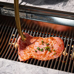 焼肉 界 - 料理写真:お店のスタッフがフルアテンドでお焼きします