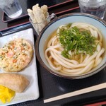 たぬき屋 - かけうどん。　かき揚げ、いなり、ごぼう天