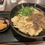 ふじ家うどん - 肉ごぼう天うどん、いなり