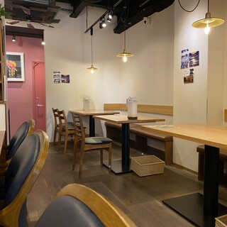 ベビーカー入店OK◎木の温もりを感じる明るい店内