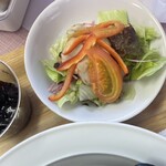 食事処 やまびこ - サラダ、デザートは珈琲ゼリー