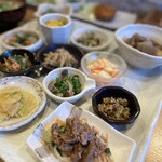 Restaurant MuKu - 綺麗に並ぶ小鉢〜