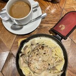 イタリアン食堂 MAS - マグロレアハンバーグときのこのアンチョビクリーム