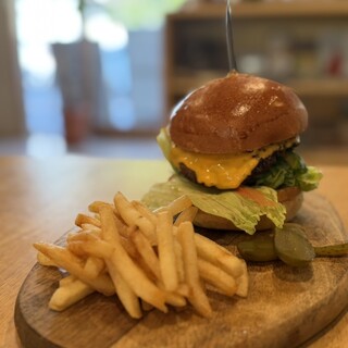 タカオサン ベース キャンプ カフェ バー_1