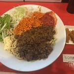 ラーメン鷹の目 - 鷹流ジャージャー麺 麺増し500g(ニンニク、辛揚げ)、フォロワーサービスのピリ辛メンマ