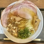 麺とかき氷　ドギャン - 油かす中華そば(990円、真上から)
