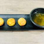 かんすけ - 明石焼き380円(店内飲食限定ちょい飲み用)※6個入り＋出汁108円でお持ち帰りもできます。