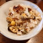 釜めし菜時記 さき亭 - よそったところ、おこげが素晴らしい