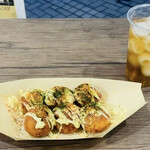 かんすけ - たこ焼き6個540円(一味マヨ)※サービスのお茶