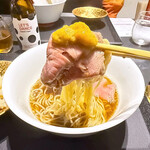 Japanese Soba Noodles 蔦 - 雲丹をソース代わりに和牛のローストビーフをいただきます