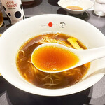 Japanese Soba Noodles 蔦 - 牛骨と浅利魚貝、黒さつま鶏に松茸と、豪華絢爛な食材の数々のスープ