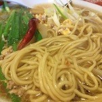 いせのじょう - 辛口ラーメン、麺アップ