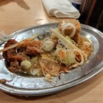 大衆酒場 もつ焼きおとんば 北千住店 - 牛すじ煮込み豆腐（食べかけです）