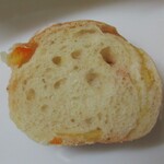 ブランジェリー オランジュ - オレンジピール入りミニフランスパン（断面）　