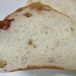 ブランジェリー オランジュ - 胡桃パン（断面）　